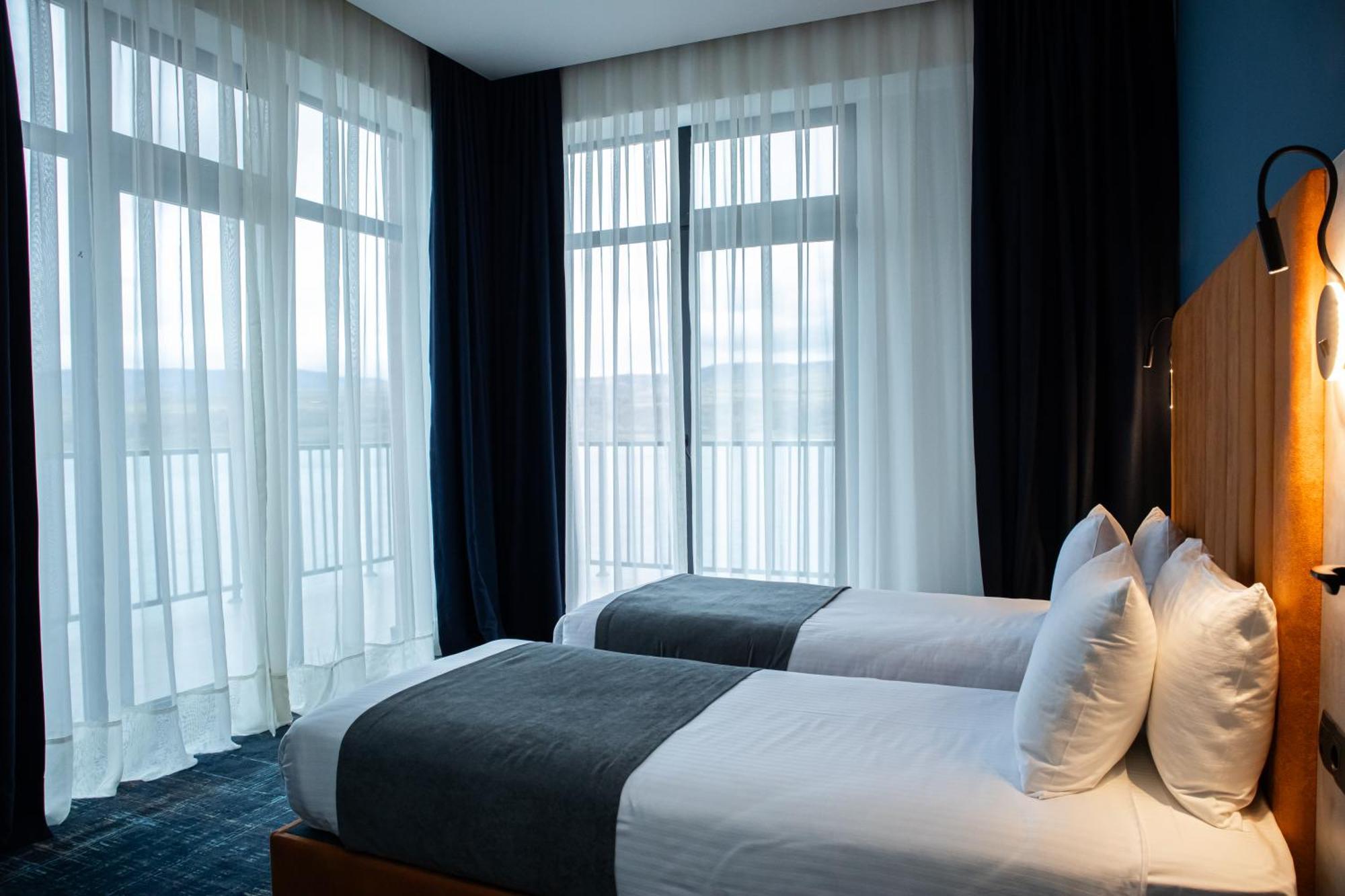 Gino Seaside Tbilisi, Trademark Collection By Wyndham מלון