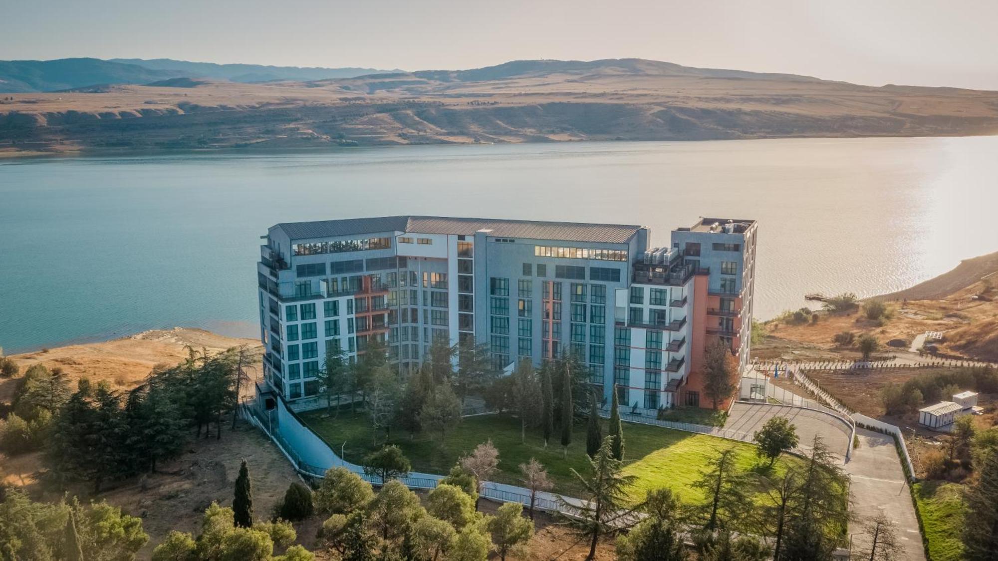 Gino Seaside Tbilisi, Trademark Collection By Wyndham מלון 5*
