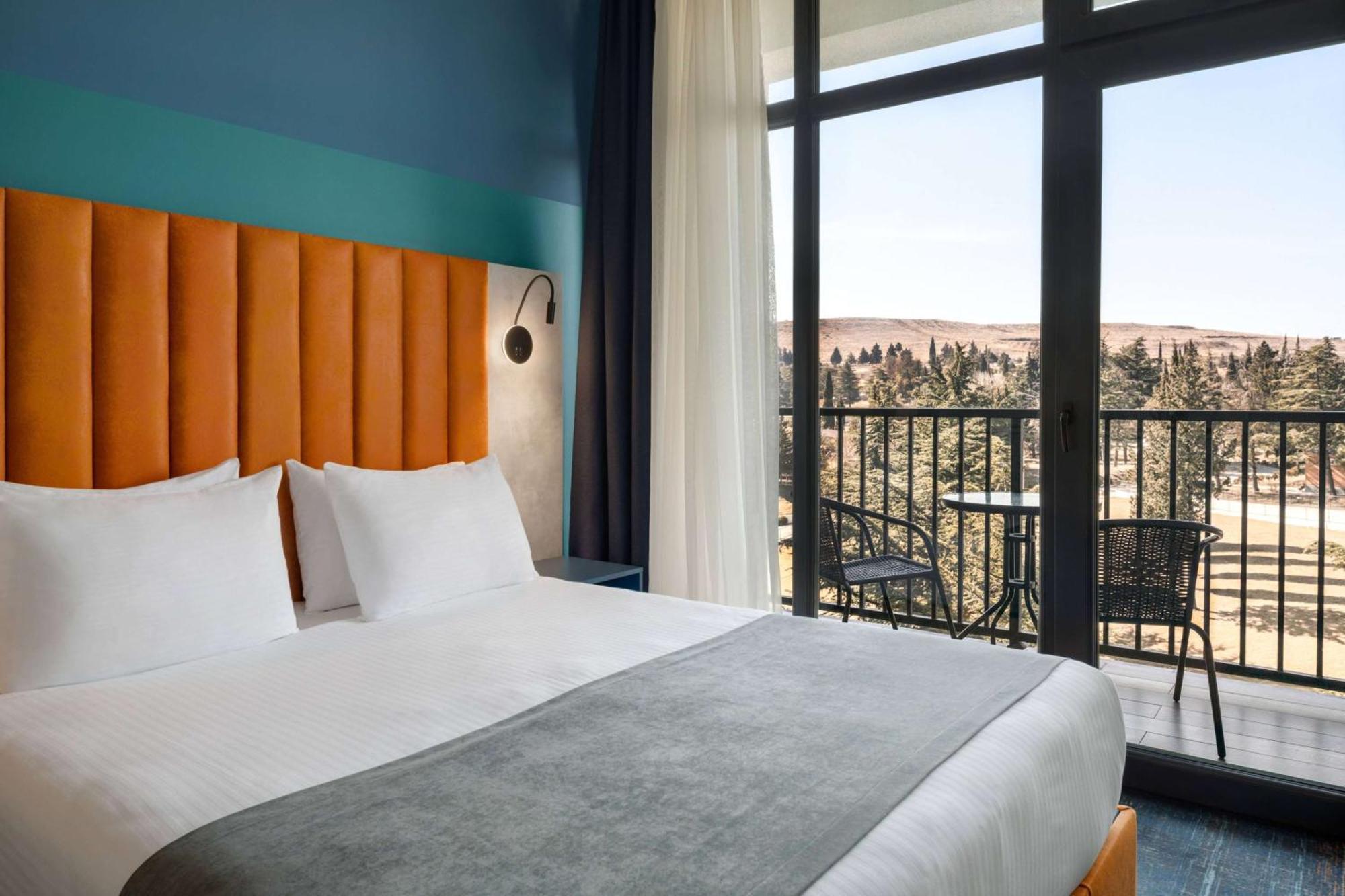Gino Seaside Tbilisi, Trademark Collection By Wyndham מלון 5*