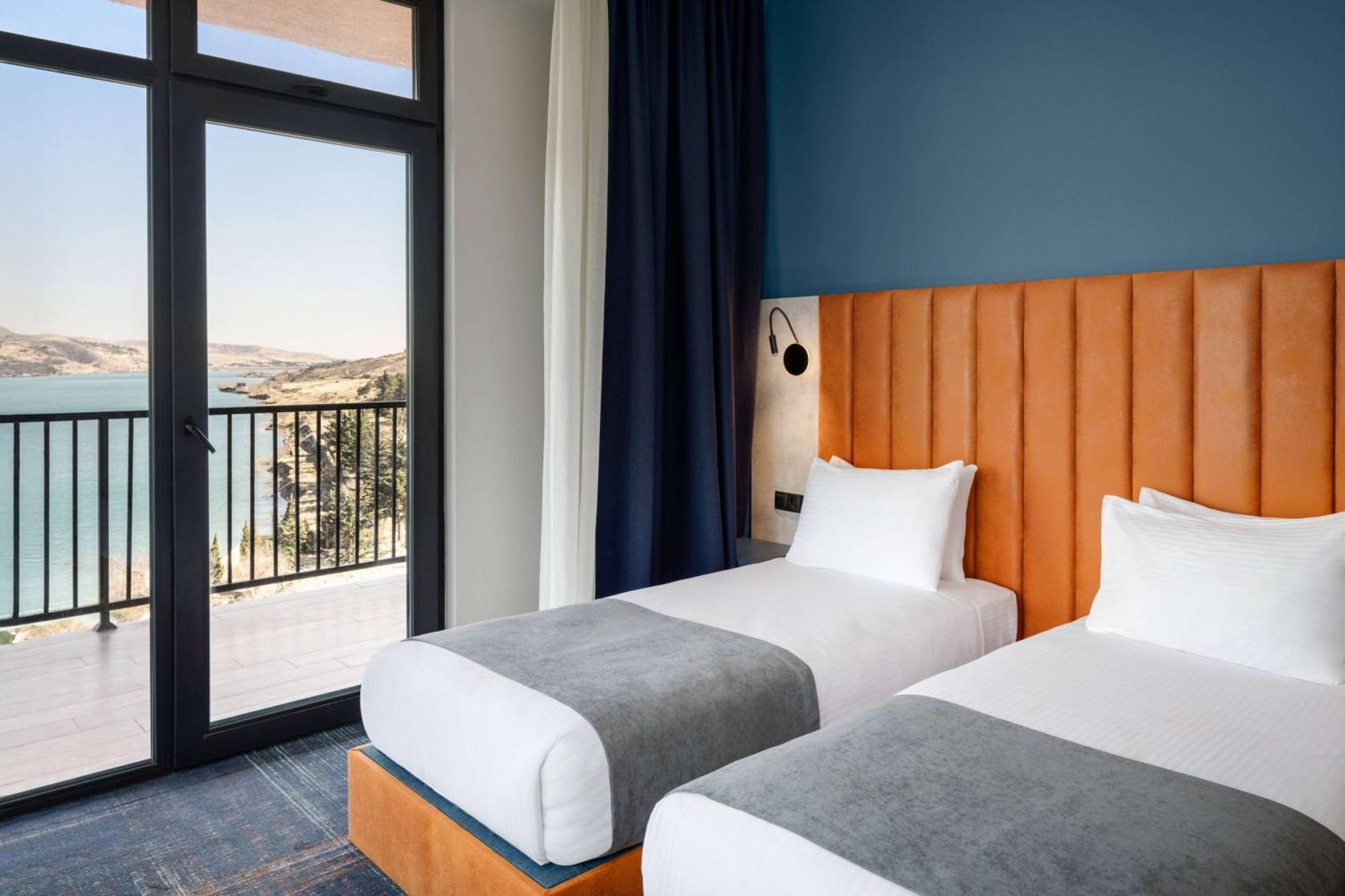 מלון Gino Seaside Tbilisi, Trademark Collection By Wyndham 5*