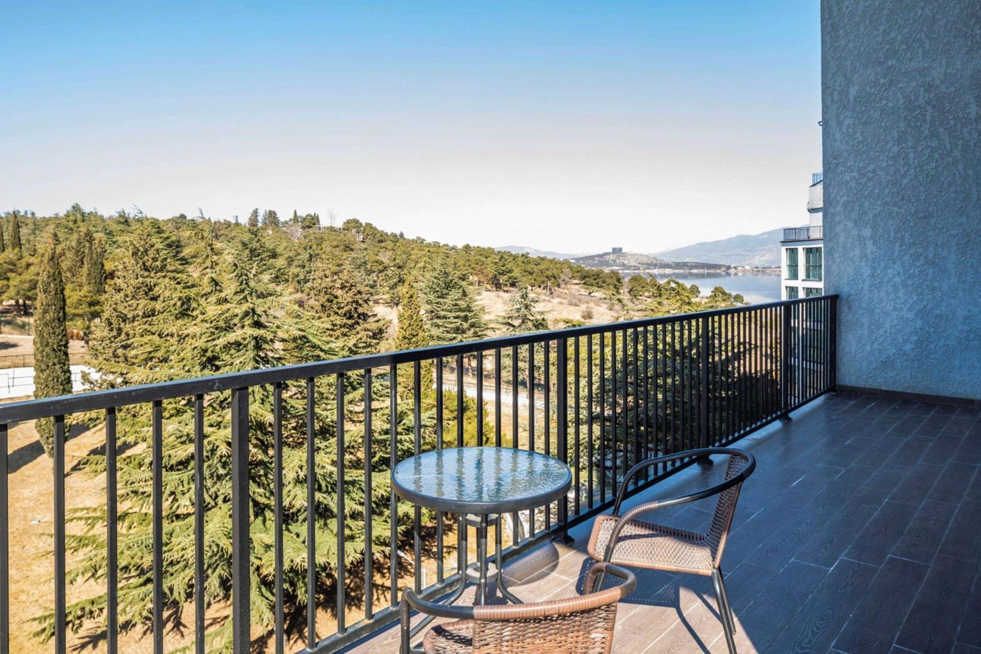 מלון Gino Seaside Tbilisi, Trademark Collection By Wyndham 5*